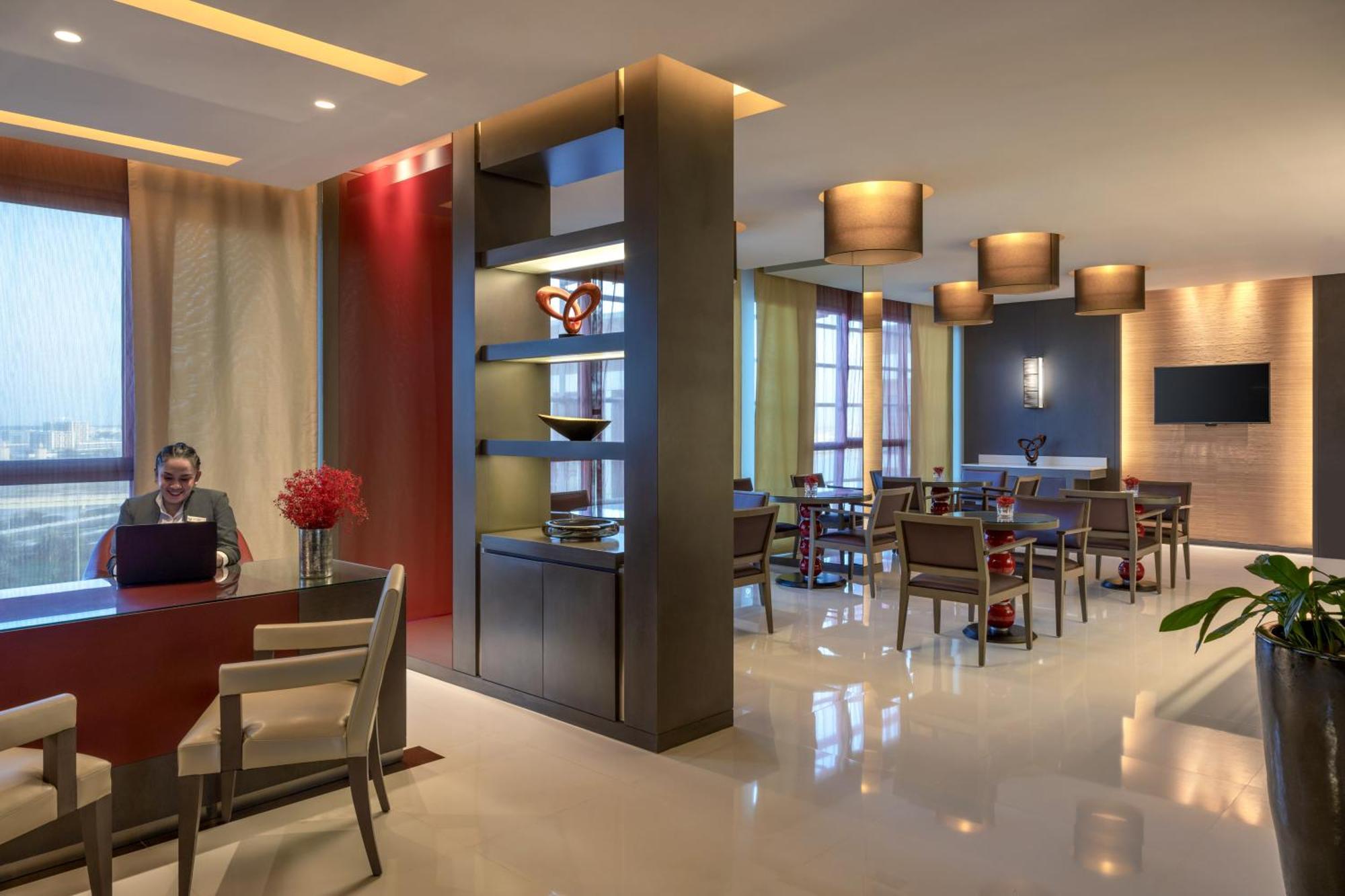 Park Rotana Abu Dhabi Otel Dış mekan fotoğraf The lounge at the airport